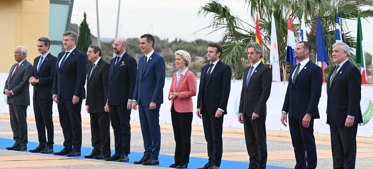 4398588615630409 62994