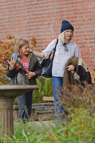 Η ομοιότητα της μικρής με τον πατέρα της είναι μεγάλη 