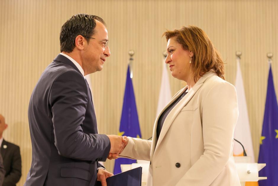 Νίκος Χριστοδουλίδης Αθηνά Μιχαηλίδου