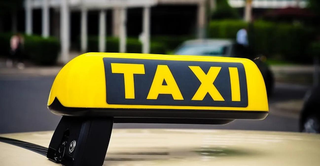 d98854de-d6a1-4872-b4b0-892f8ba5aca4_c56323ef-5314-49ff-8a25-0290de21d350_taxi-from-the-airport.jpg