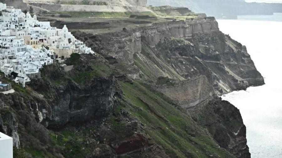 Santorini-hfaisteia-768x512