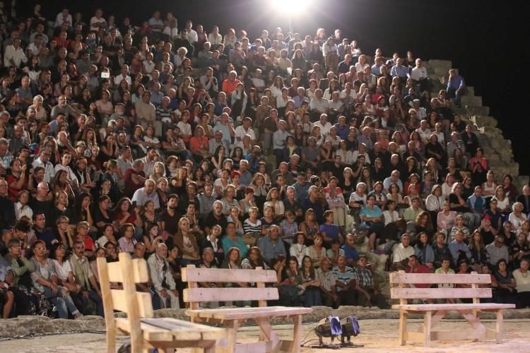 ΠΑΡΑΣΤΑΣΗ ΤΡΑΓΩΔΙΑΣ ΤΟΥ ΣΟΦΟΚΛΗ 'ΑΝΤΙΓΟΝΗ'  ΑΡΧΑΙΟ ΘΕΑΤΡΟ ΣΑΛΑΜΙΝΑΣ