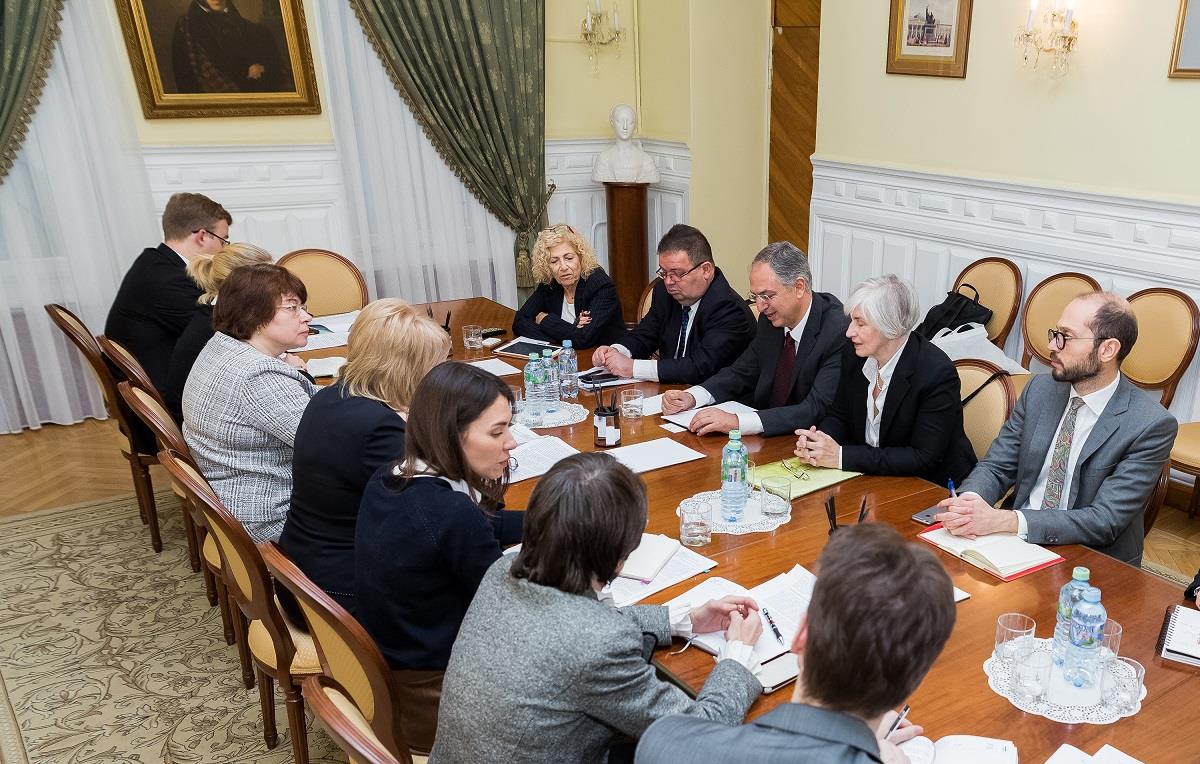 ΥΠΟΥΡΓΟΣ ΠΑΙΔΕΙΑΣ - ΕΠΙΣΗΜΗ ΕΠΙΣΚΕΨΗ ΣΤΗ ΡΩΣΙΑ