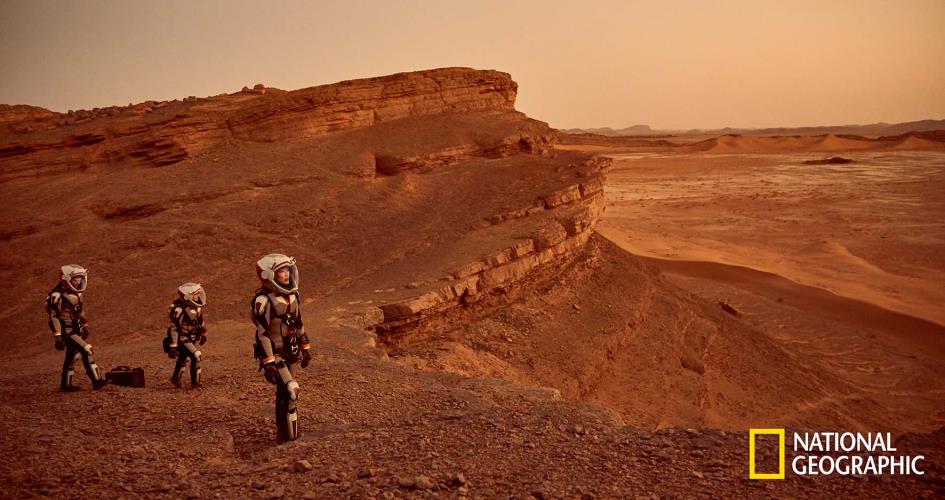 Some of the crew exploring Mars.    The global event series MARS premieres on the National Geographic Channel in November 2016.  (photo credit: National Geographic Channels/Robert Viglasky)
