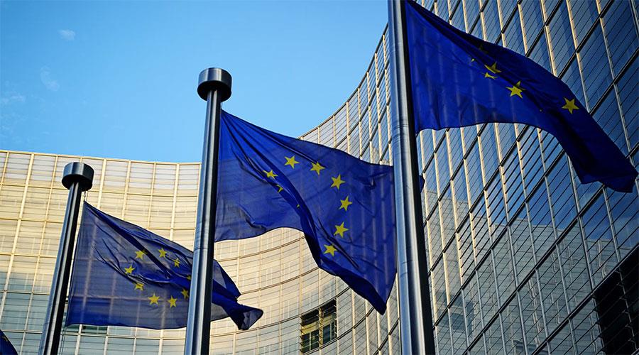 5249381074649892 banner-eu-flags-brussels-hq-shutterstock
