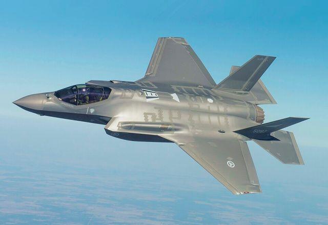 5249521991889085 Testflyging av forste norske F-35 -1 (cropped)