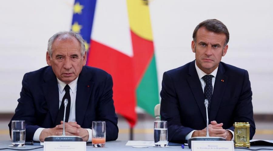5255174374207905 macron bayrou arthrou