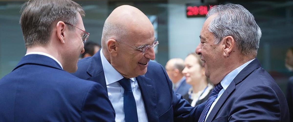 5273523364833335 cats