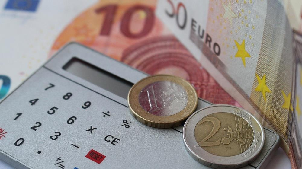 5279590521737408 pay euro money salary