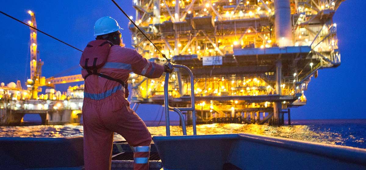 5279658784756238 chevron-worker-looking-at-offshore-platform-optimize