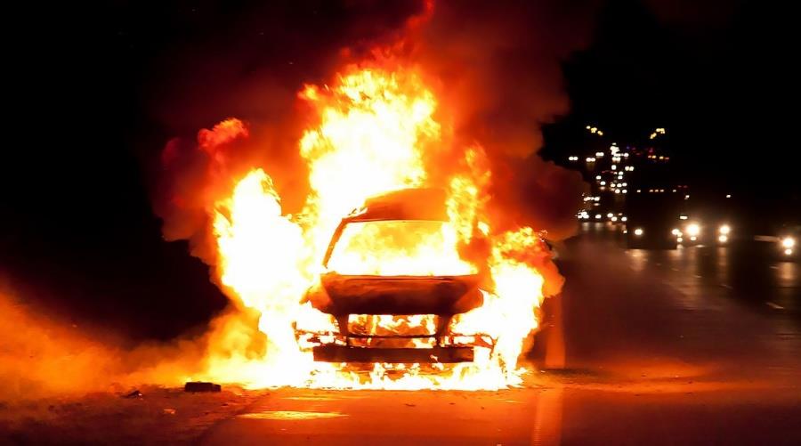 5284488676577347 car-fire-road