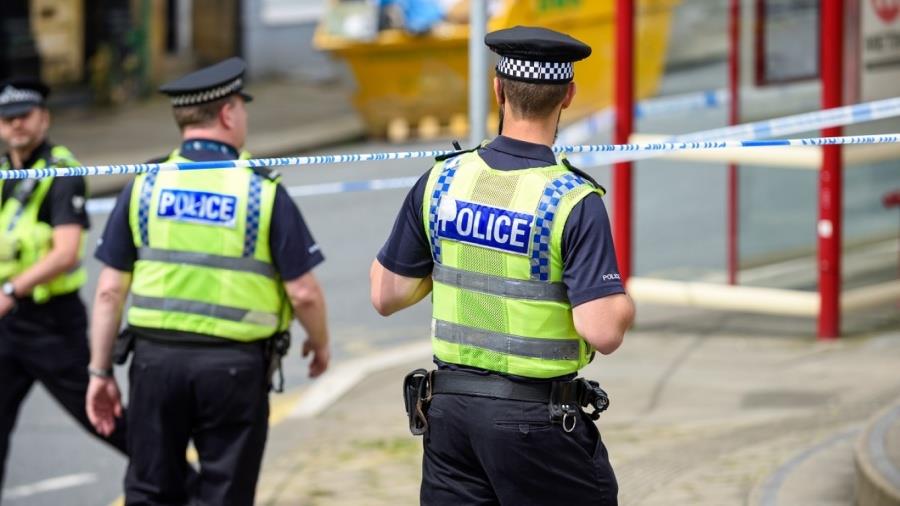 5286409989416157 police britain