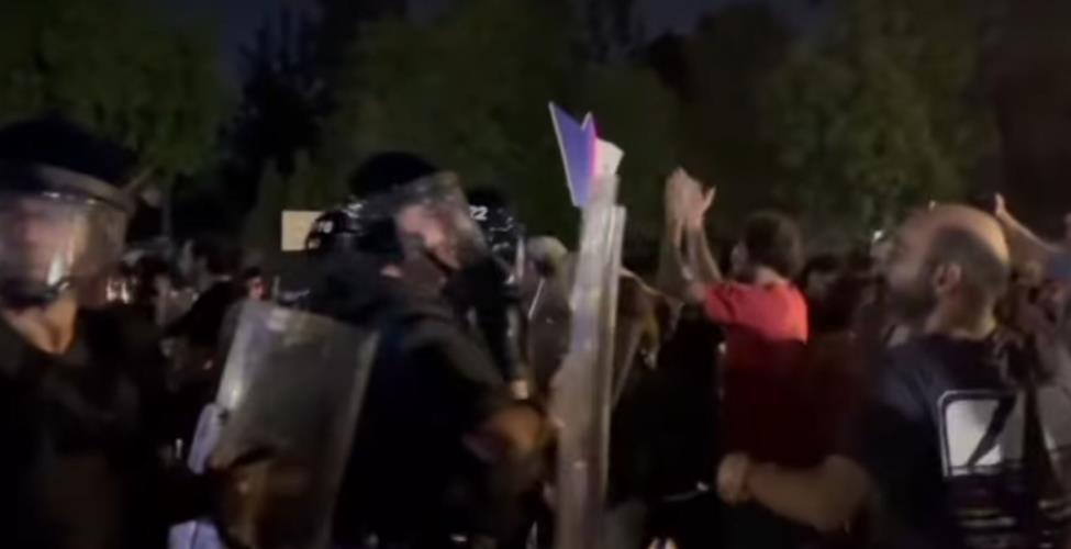 Απαντά με νέα διαμαρτυρία έξω από το ΥΠΕΞ το ΑΚΕΛ-«Απέναντι στην υποτέλεια της Κυβέρνησης»