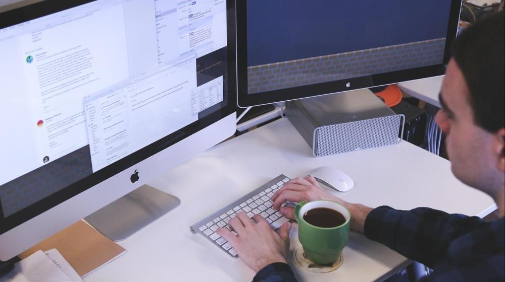 5291428522521750 office worker employee computer coffee