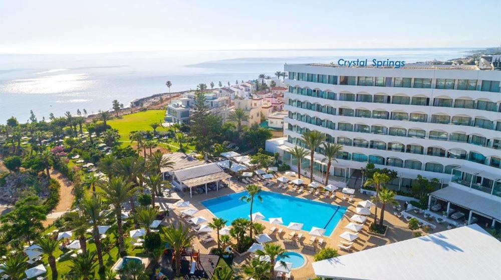 Crystal Springs Beach Hotel: Επεκτείνεται και αποκτά νέο κτίριο το ξενοδοχείο στον Πρωταρά