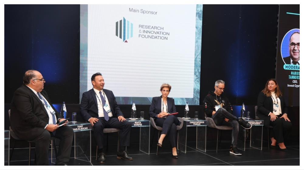 5296715778986421 MixCollage-14-Oct-2025-11-04-AM-927