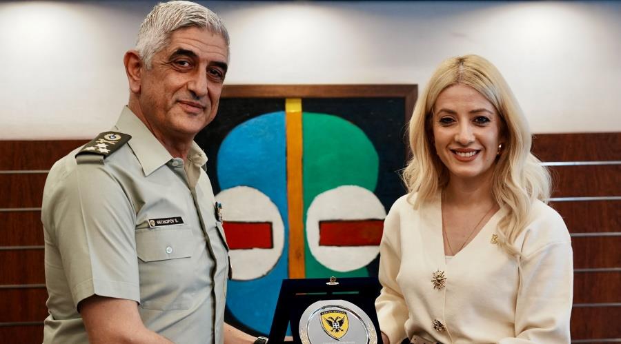 Συνάντησε την ΠτΒ ο νέος Αρχηγός της Ε.Φ.-Εξέφρασε την πεποίθηση ότι θα εργαστεί για περαιτέρω ενίσχυση της αμυντικής θωράκισης