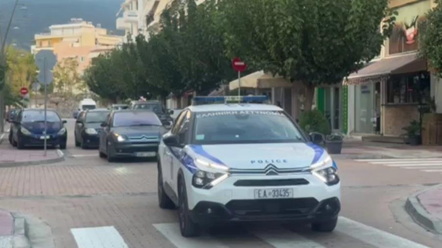 Αρνείται ότι πυροβόλησε ο φερόμενος δράστης του διπλού φονικού στην Ελλάδα-Απολογούνται ως την Κυριακή οι συλληφθέντες Αρνείται ότι πυροβόλησε ο φερόμενος δράστης του διπλού φονικού στην Ελλάδα-Απολογούνται ως την Κυριακή οι συλληφθέντες