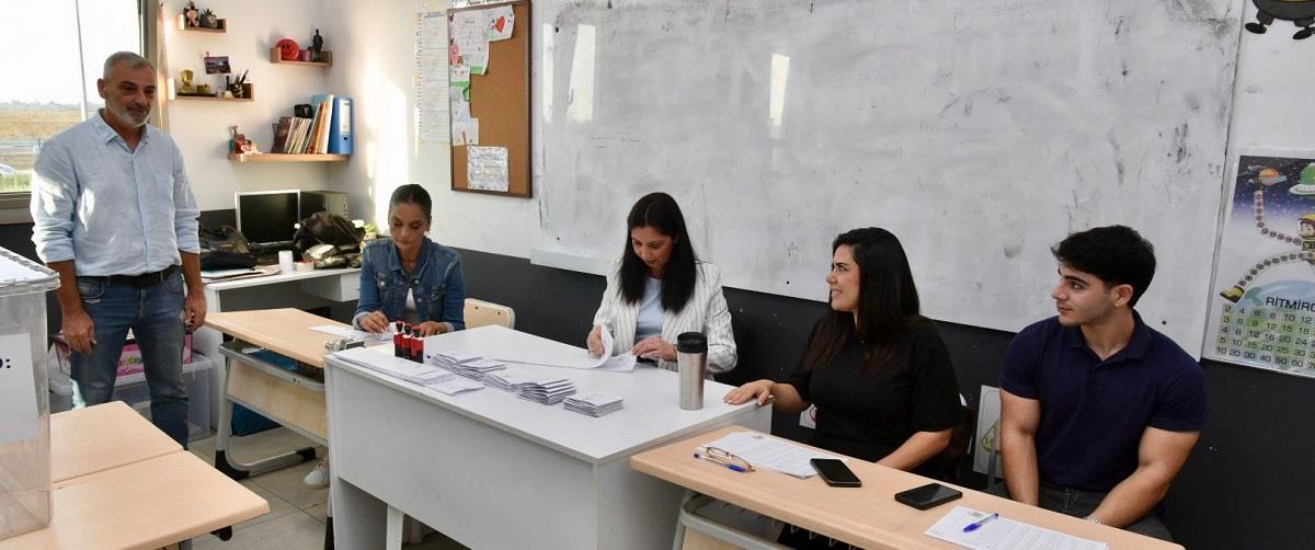 Αντίστροφη μέτρηση για το κλείσιμο των «καλπών» στα κατεχόμενα