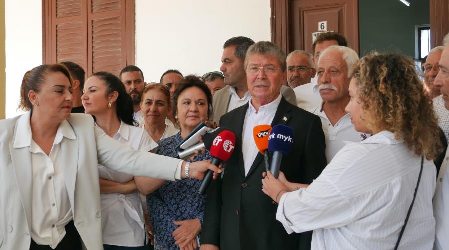 Σε «μαθήματα από κάλπη» αναφέρθηκε ο Ουστέλ, πρόωρες «εκλογές» ζητά ο Όζερσαϊ Σε «μαθήματα από κάλπη» αναφέρθηκε ο Ουστέλ, πρόωρες «εκλογές» ζητά ο Όζερσαϊ