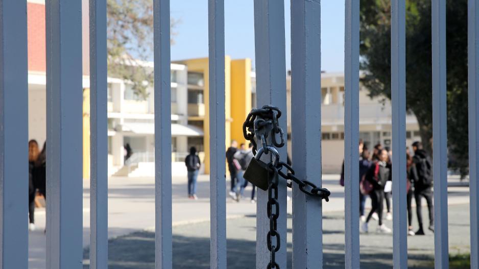 Πατέρας μπούκαρε σε σχολείο και προκάλεσε αναστάτωση-Είχαν χτυπήσει τον γιο του σε καυγά το διάλειμμα Πατέρας μπούκαρε σε σχολείο και προκάλεσε αναστάτωση-Είχαν χτυπήσει τον γιο του σε καυγά το διάλειμμα