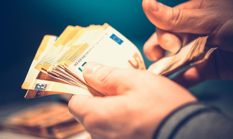 Αύξηση στα καθαρά νέα δάνεια τον Σεπτέμβριο, σταθεροποίηση στα επιτόκια Αύξηση στα καθαρά νέα δάνεια τον Σεπτέμβριο, σταθεροποίηση στα επιτόκια