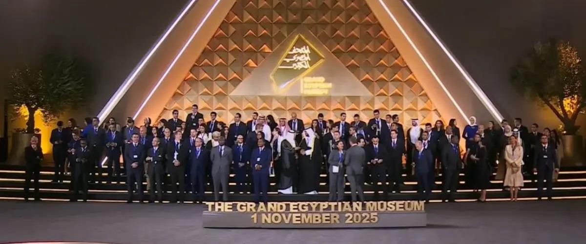 Εντυπωσιακή τελετή των εγκαινίων του Μεγάλου Αιγυπτιακού Μουσείου στο Κάιρο (vids&pics) Εντυπωσιακή τελετή των εγκαινίων του Μεγάλου Αιγυπτιακού Μουσείου στο Κάιρο (vids&pics)