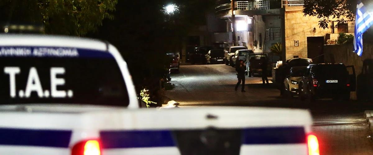 Σε επιφυλακή για την κηδεία στα Βορίζια-Σωματικός έλεγχος σε όσους πηγαίνουν σπίτι του, ψάχνουν στα βουνά για πέντε ύποπτους