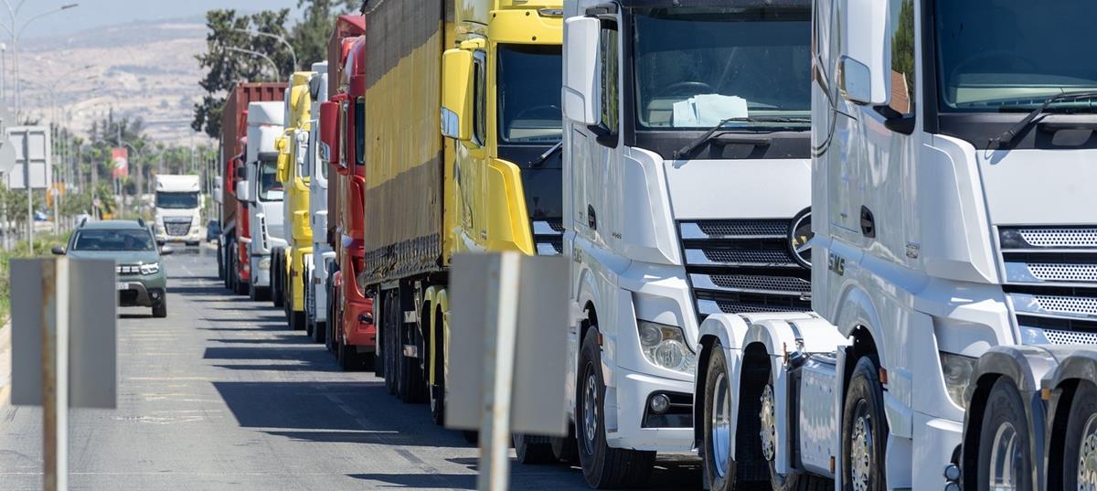 Σε επ’ αόριστον αποχή από την εργασία τους προχωρούν οι μεταφορείς Α’