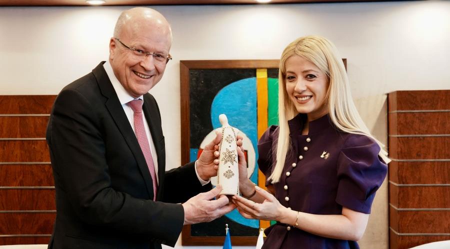 Συζήτησε διεθνείς παραβιάσεις της Τουρκίας και σύλληψη των 5 Ε/κ με τον Πρόεδρο ΔΕΕ η Αννίτα