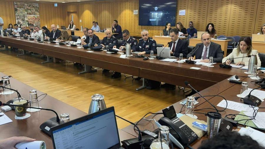 Εκκρεμούν πέραν των 300.000 προστίμων αξίας €300 εκατομμυρίων-Ανέλυσε τον προϋπολογισμό του υπουργείου του ο Χαρτσιώτης