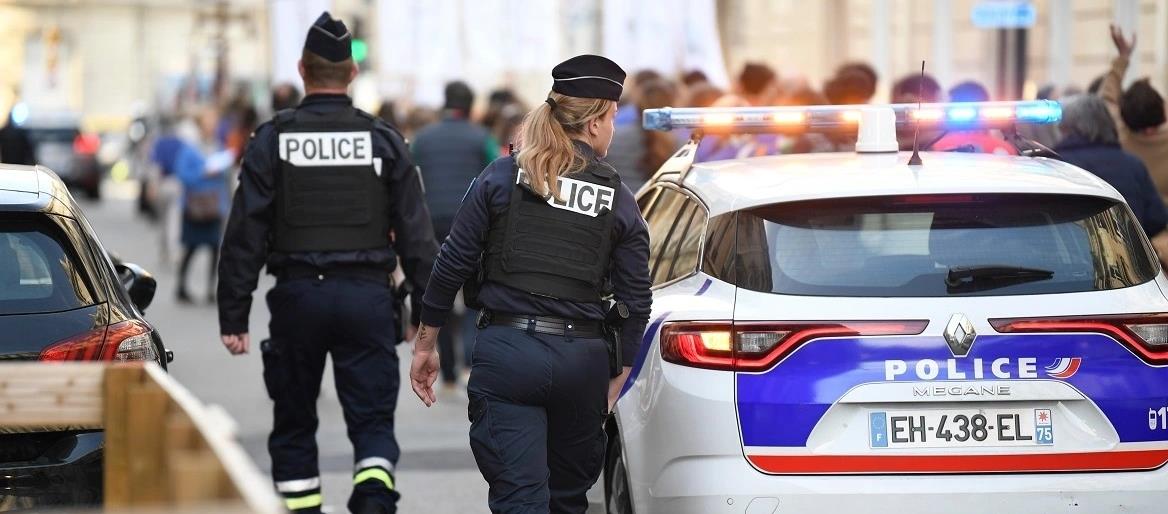 Αυτοκίνητο έπεσε σε πλήθος σε νησί της Γαλλίας, φώναζε «Allahu Akbar» ο οδηγός-Τουλάχιστον δέκα τραυματίες