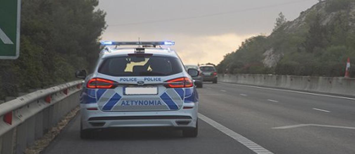 Στις φλόγες όχημα στον αυτοκινητόδρομο Λευκωσίας-Λεμεσού