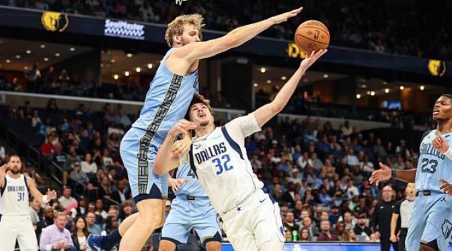 5318239207047989 memphis-tennessee-jock-landale-of-the-memphis-grizzlies-blocks-a-shot-from-cooper-flagg-of[1]