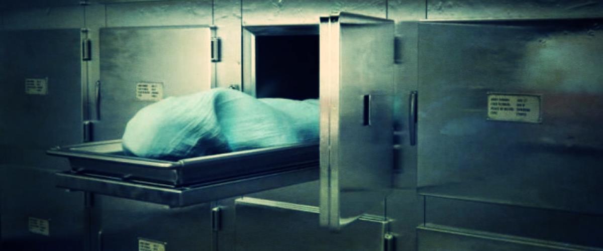 Επέστρεψε στα καθήκοντά του ο νεκροτόμος που δεν ανέφερε ότι απολύθηκε από το δημόσιο-Ολοκληρώθηκε η ποινική έρευνα, στη ΝΥ ο φάκελος