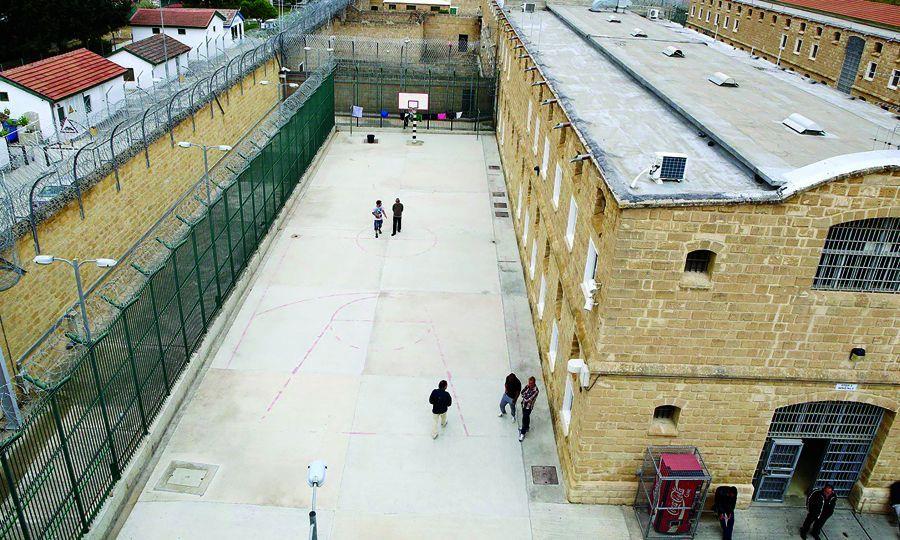 Τι ακριβώς συμβαίνει; Ποιος ελέγχει την αυθαιρεσία; Απαιτούμε άμεση διερεύνηση