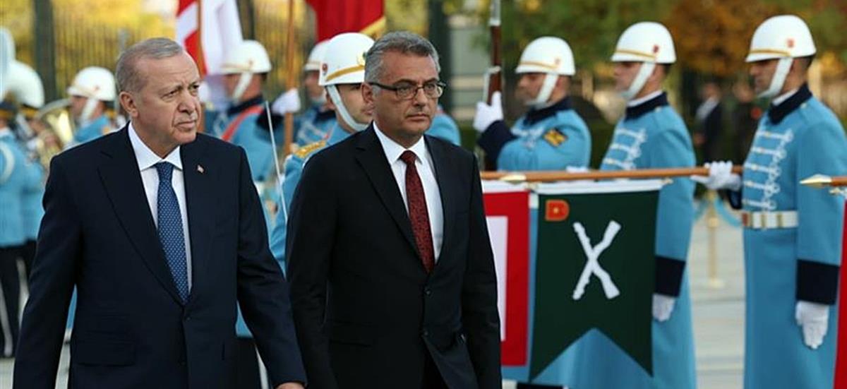 Oι προσεκτικές κινήσεις Ερχιουρμάν στην Άγκυρα, το σαφές μήνυμα Ερντογάν για τη στρατηγική και το repeat με τα δύο κράτη