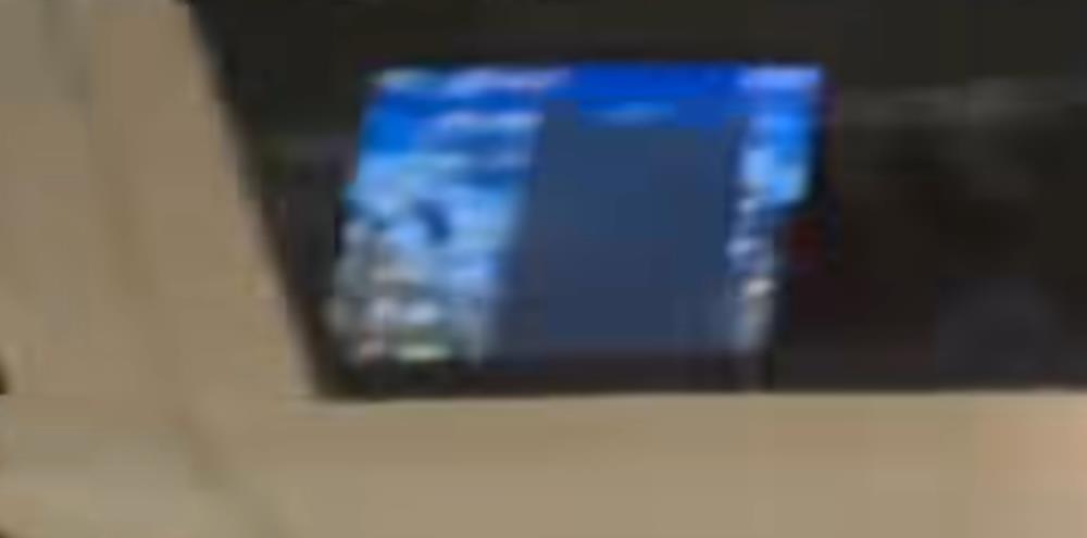 Έκανε… γραφείο το αυτοκίνητο και οδηγούσε με λάπτοπ και κινητό στον αυτοκινητόδρομο