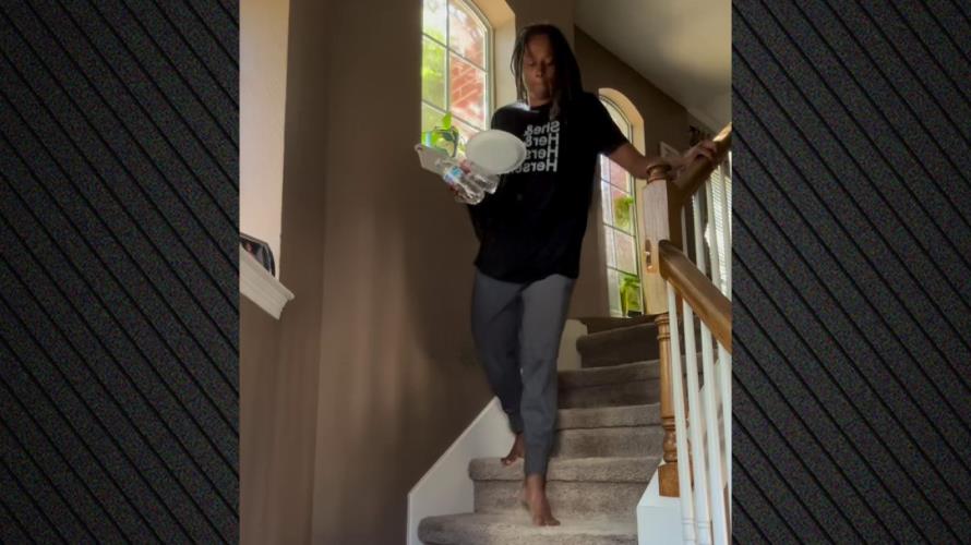 «Τα γόνατά μου κρέμονται από μία κλωστή, αλλά ακόμα στέκομαι όρθια» λέει η θρυλική Ολυμπιονίκης Μάριον Τζόουνς