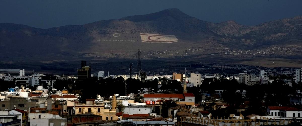 Σαράντα δύο χρόνια από τη μαύρη επέτειο της ανακήρυξης του ψευδοκράτους-Εκδηλώσεις σε Λευκωσία και Λεμεσό, καταδικάζουν τα κόμματα