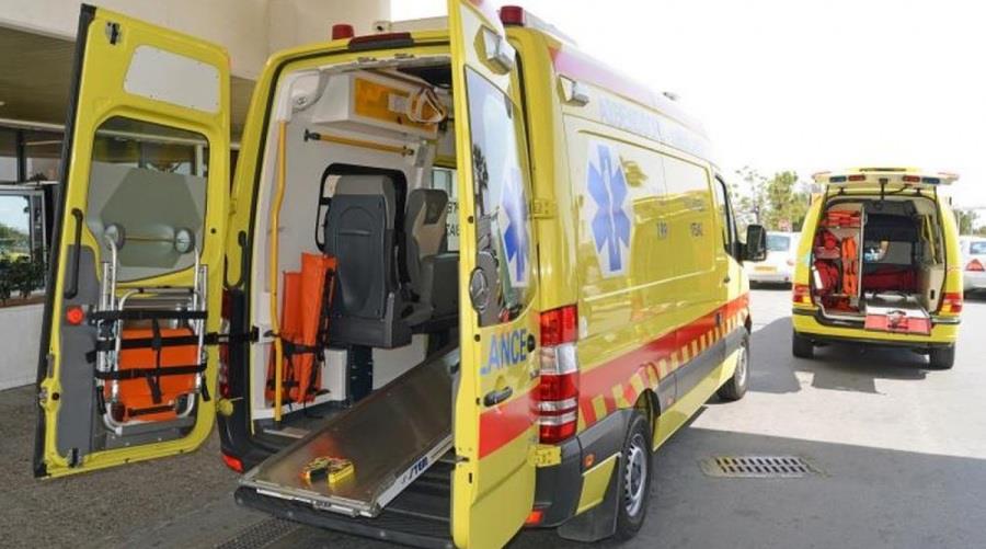 Οδηγός φέρεται να χτύπησε κατά λάθος την σύζυγό του όταν έβαλε όπισθεν με το όχημά του στη Φανερωμένη