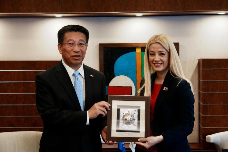 Ουσιαστική η συμβολή του απερχόμενου Πρέσβη Κίνας στις διμερείς σχέσεις