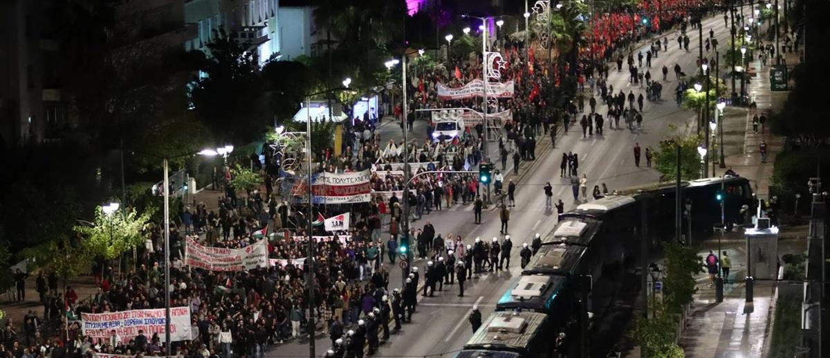 Πάνω από 15.000 διαδηλωτές στη φετινή πορεία για την επέτειο του Πολυτεχνείου-Ένδεκα συλλήψεις και 36 προσαγωγές