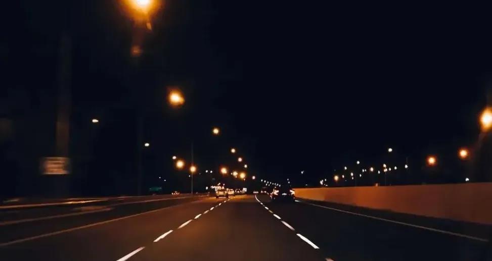 Ανατράπηκε όχημα στον αυτοκινητόδρομο μετά από τροχαίο-Στο νοσοκομείο δύο πρόσωπα