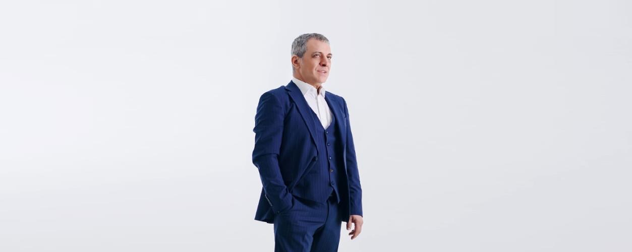 Θέμης Αδαμαντίδης για τη σχέση του με τον φερόμενο αρχηγό κυκλώματος τοκογλυφίας: «Ας με αφήσουν ήσυχο!»