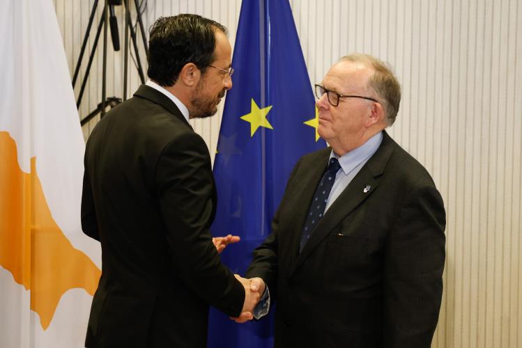 5327876602097676 DOC.20251119.9414547.PRES EU-7-of-28