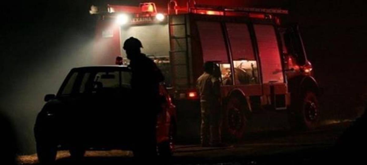 Στόχος εμπρηστών δύο οχήματα έξω από πολυκατοικία στην Ακρόπολη-Επηρεάστηκαν άλλα δύο αυτοκίνητα