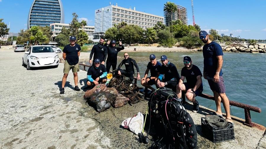 Σκουπίδια πέραν των 200 κιλών απομακρύνθηκαν από παραλία και θάλασσα στο Δασούδι Λεμεσού