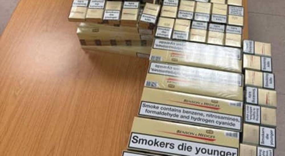 Επιχείρησε να ταξιδέψει φορτωμένος με εκατοντάδες κούτες παράνομων καπνικών και κατέληξε με χειροπέδες