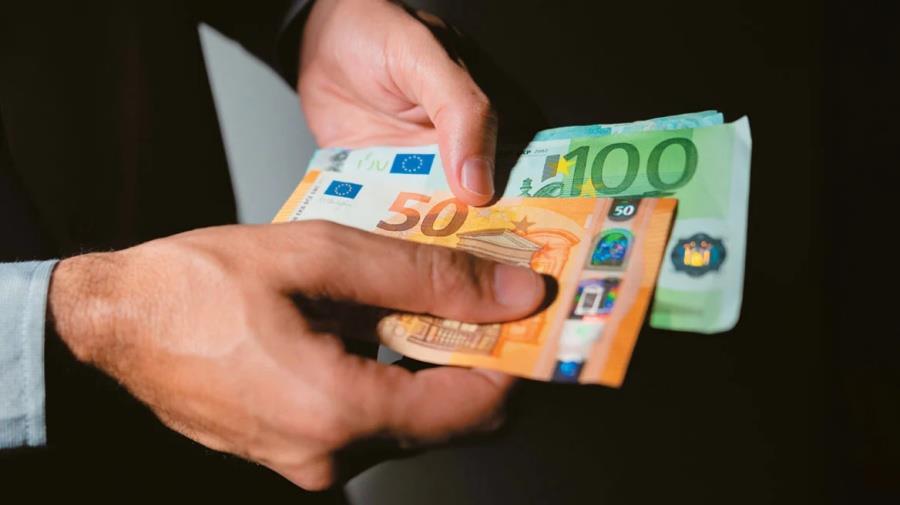 Εξαπάτησαν με… Τεχνητή Νοημοσύνη 1.000 πρόσωπα και έκλεψαν 7,5 εκατομμύρια ευρώ στην Ελλάδα-Κορόιδεψαν και τραπεζικό στέλεχος